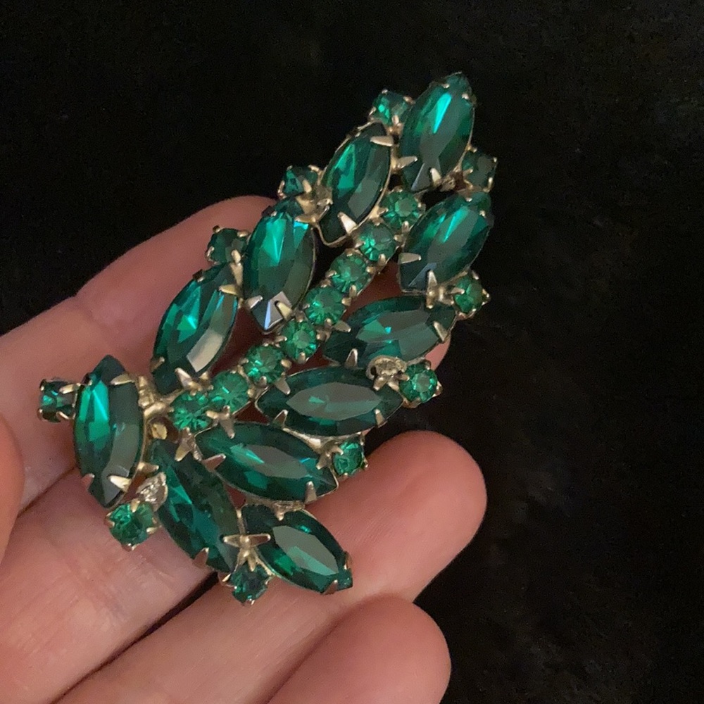 Beautiful Vintage pin for the Christmas Holidays